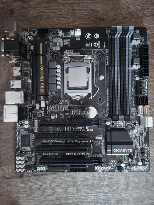 Placa de baza GIGABYTE GA-B85M-D3H cu procesor Intel i3
