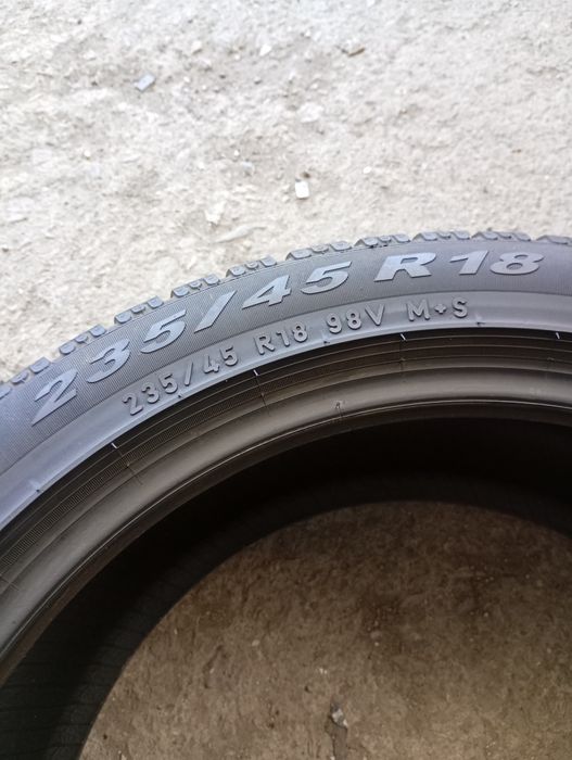 Почти нови 4бр.235/45/18 Pirelli S3 dot3320