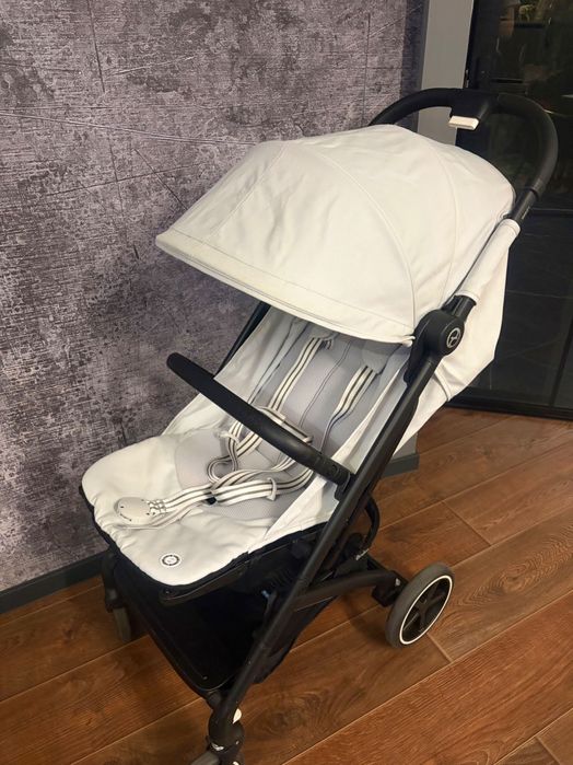 Лятна количка Cybex Beezy