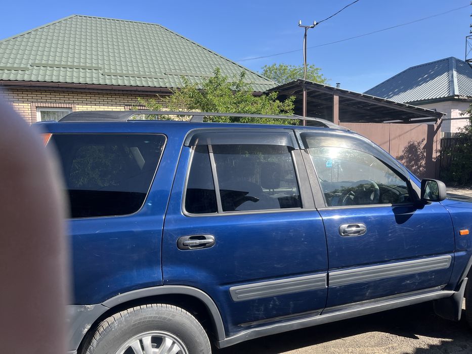 Продам машину Honda CR-V