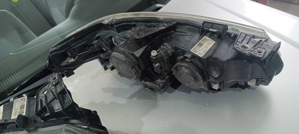 Faruri cu lupa si xenon Renault Laguna 2 facelift 2006
