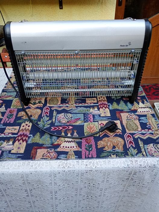 Lampa electrica cu lumina UV anti insecte ( tantari, muste..)
doua sur