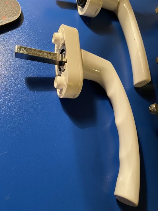 Mânere fereastra termopan Roto cremon