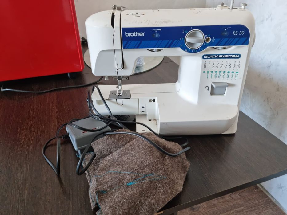 Продам швейную машину