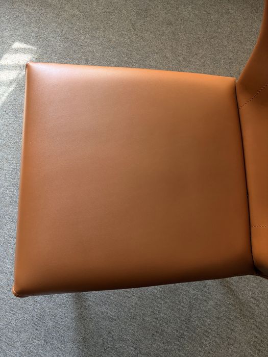 Стул серый и оранжевый