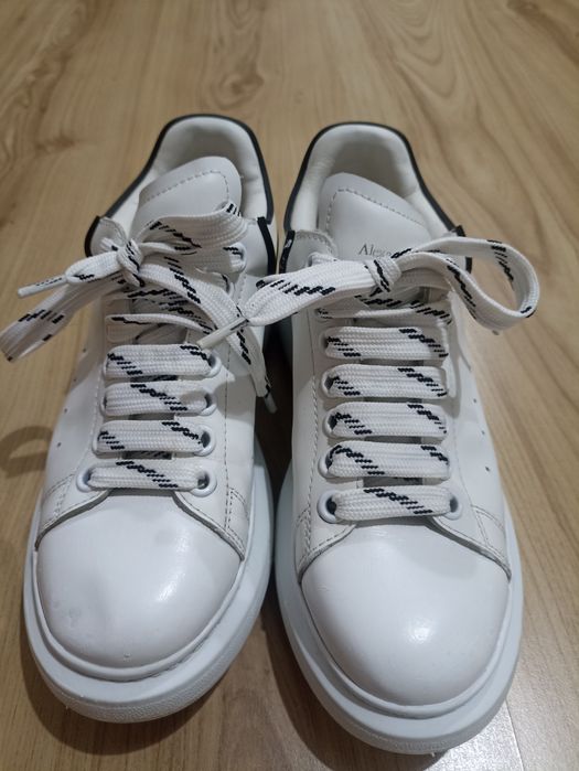 Маратонки   бели 38 номер