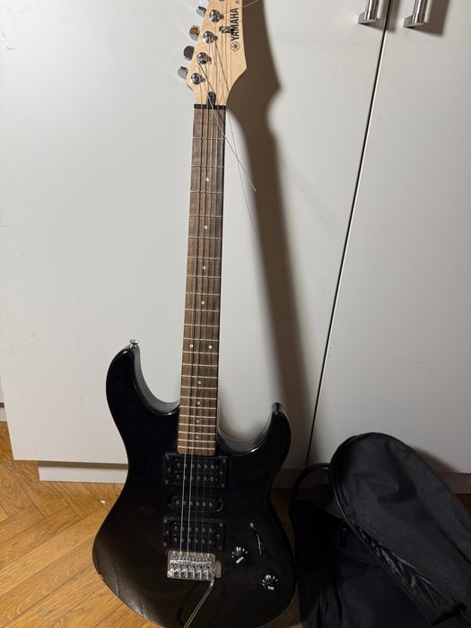 Chitara electrica Yamaha ERG121C