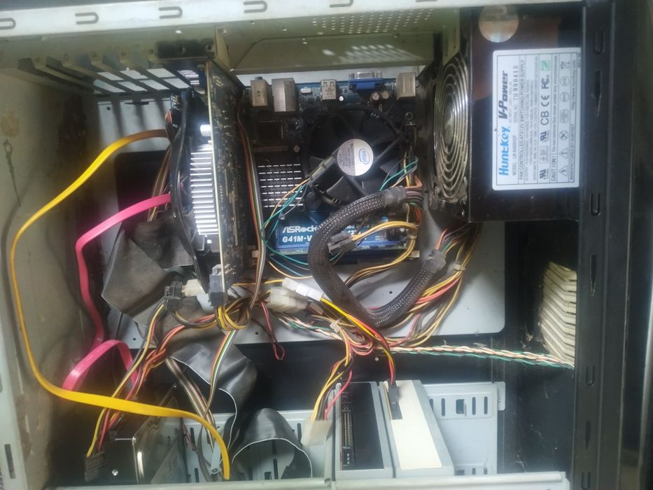 Продавам Перфектен Компютър с Монитор