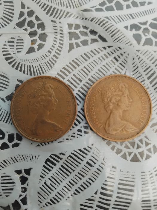 2 Нови пенса 1971 (монетите са два на брой) непочистени