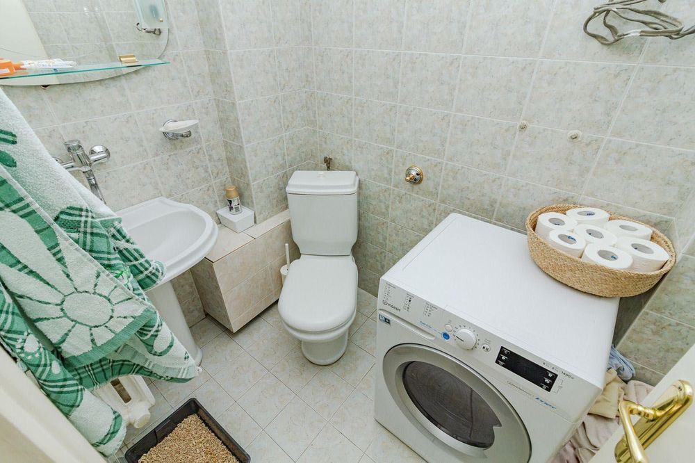 Тристаен за продажба в Център-НДК