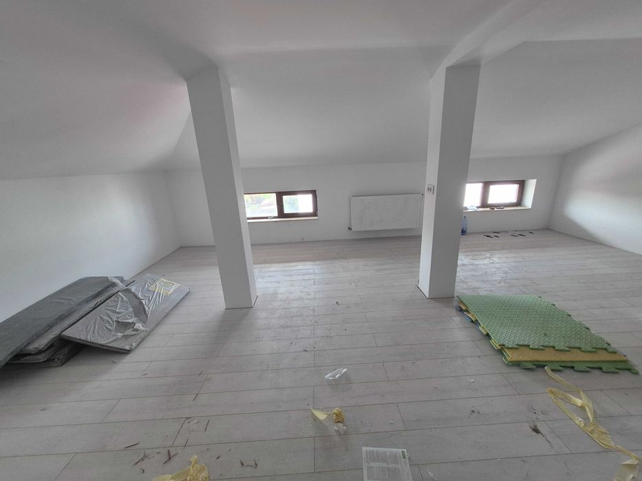 Vanzare vila cu 4 camere,2 bai,mansarda  locuibila 40 mp,curte 240 mp - cash,credit,apartament+diferenta