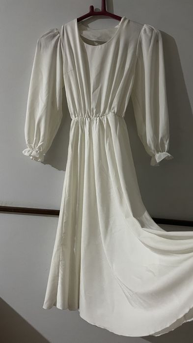 Платье цвета айвори