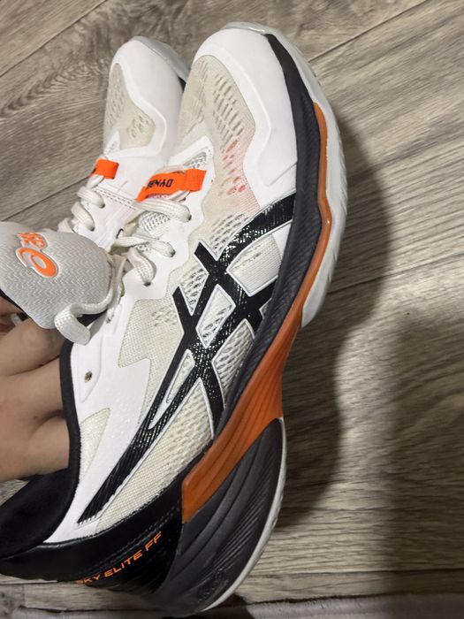 волейбольные кроссовки asics, срочно!!!