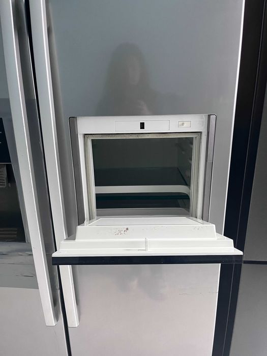 Хладилник двукрилен с диспенсър LG