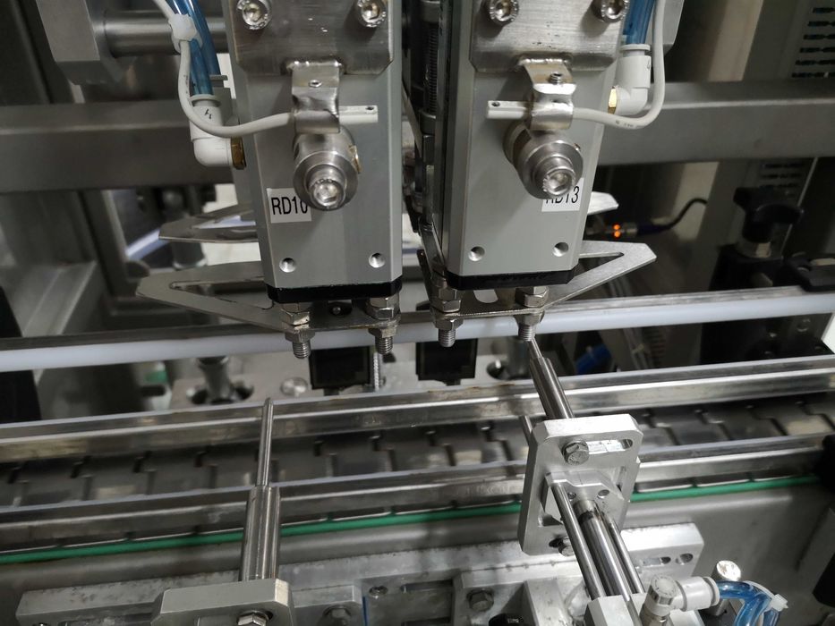 Vând Linie semiautomată Fabricație Miere și Produse Cosmetice