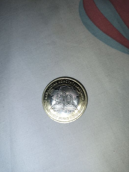 Монета 100тг продам