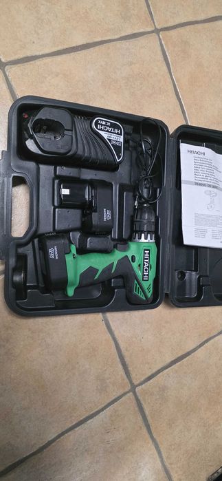 Autofiletanta Hitachi 12V 1,5ah + 1 acumulator de vanzare