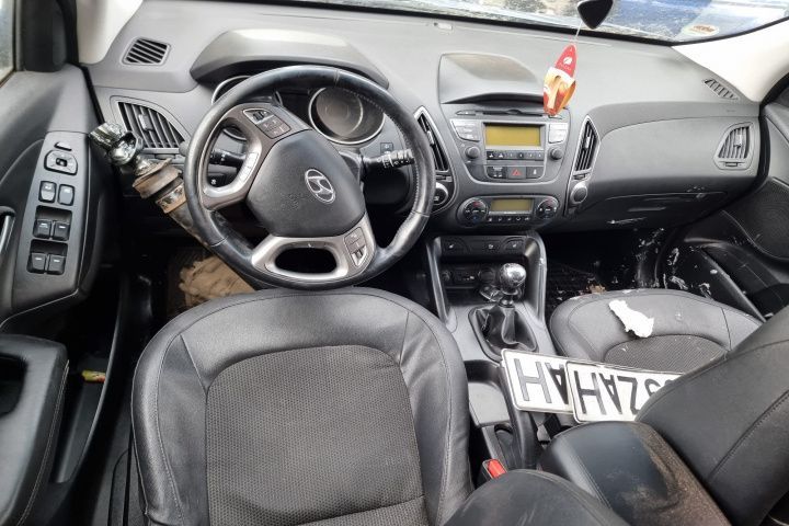 scaune fata spate bancheta scaune interior piele plafoniera spira volan timonerie kit pornire ambreaj volanta  Hyundai IX35 motor 2.0crdi D4HA dezmembrez