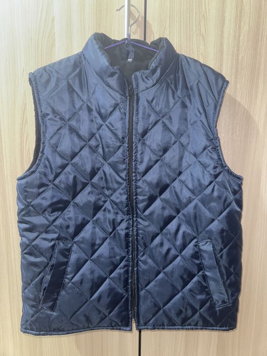 Безрукавка новый 10-11 лет.