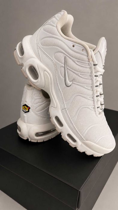 Nike Air Max Tn Plus Triple White - Оригинални Дамски Обувки