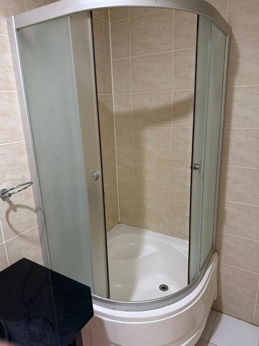 Продам душевые кабины Б/у
