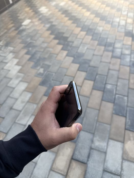 Iphone x ayfon x 64gb LL/A qora ideal sotiladi aybi yo face ishlidi