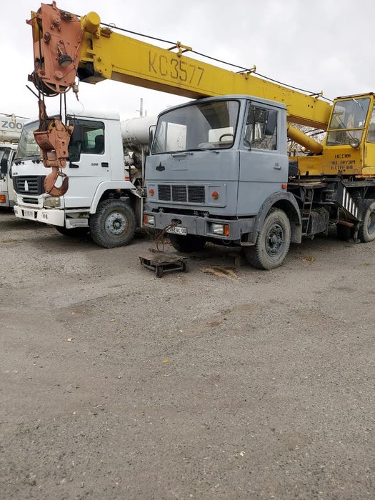 Кран на базе кузова Маз