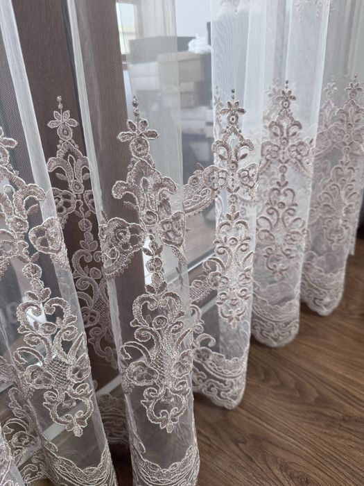 Perdea cu broderie…