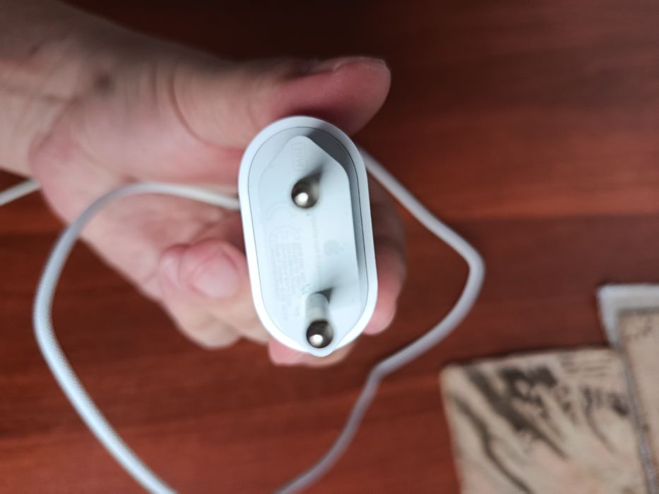 Продам оригинал зарядку айфон