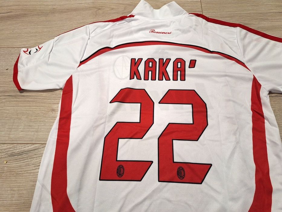 Футболна фланелка на Милан #Кака#22#ретро модел сезон 2006/2007!