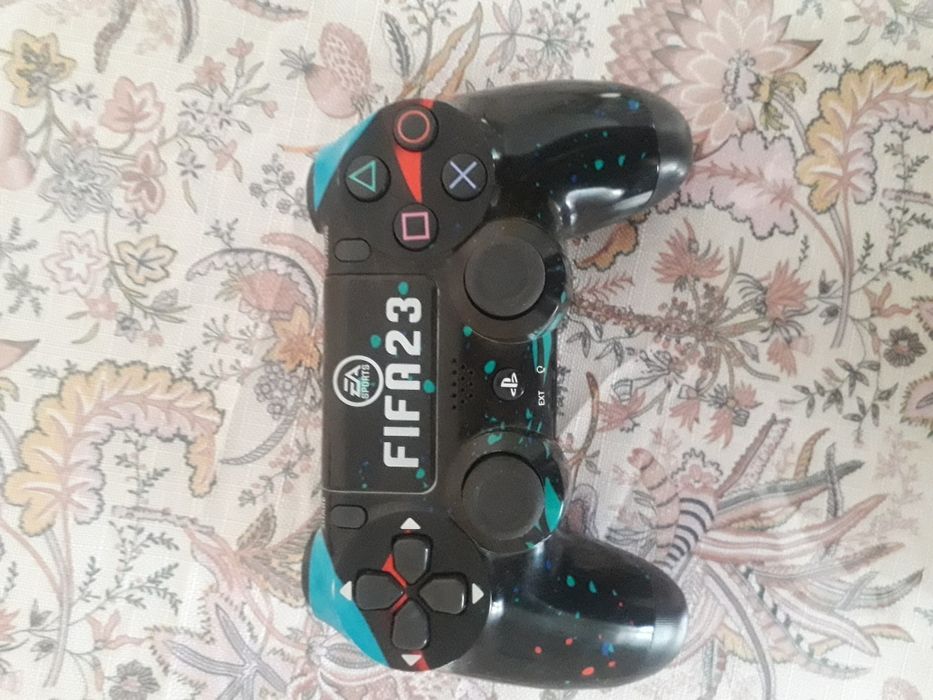 Playstation va PS4 pulti