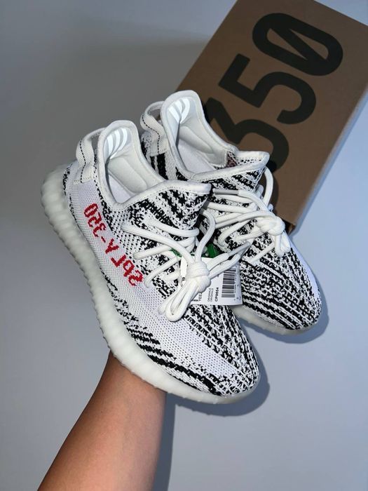 Yeezy Boost 350 v2 Zebra