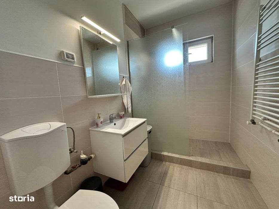 DEOSEBIT! 2 camere - 65 mp | Tavane inalte 2,80 m | Centrala | Boxa |