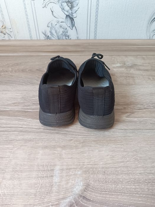 Продам спортивные кросовки