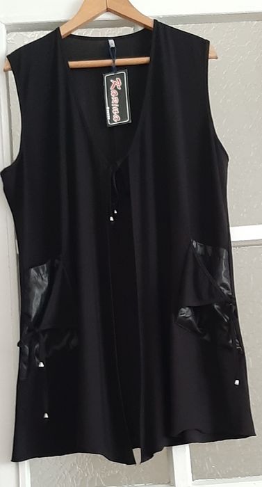 Нов ,еластичен и ефектен,черен елек,Eластични  слим дънки и камуфлажен