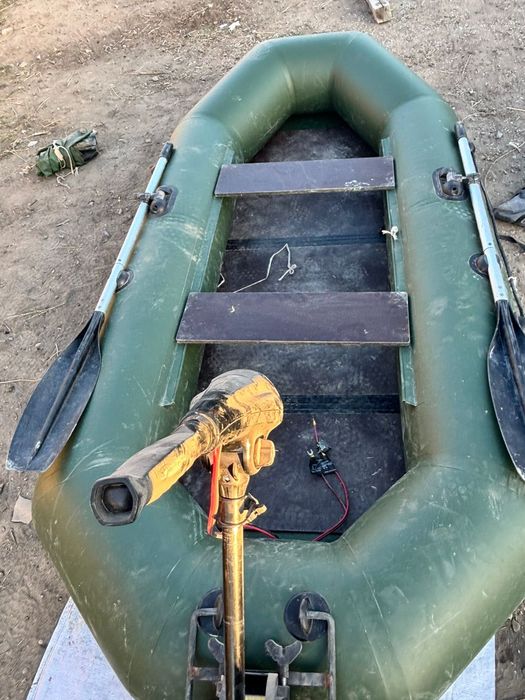 Продам лодку с мотором электричиским