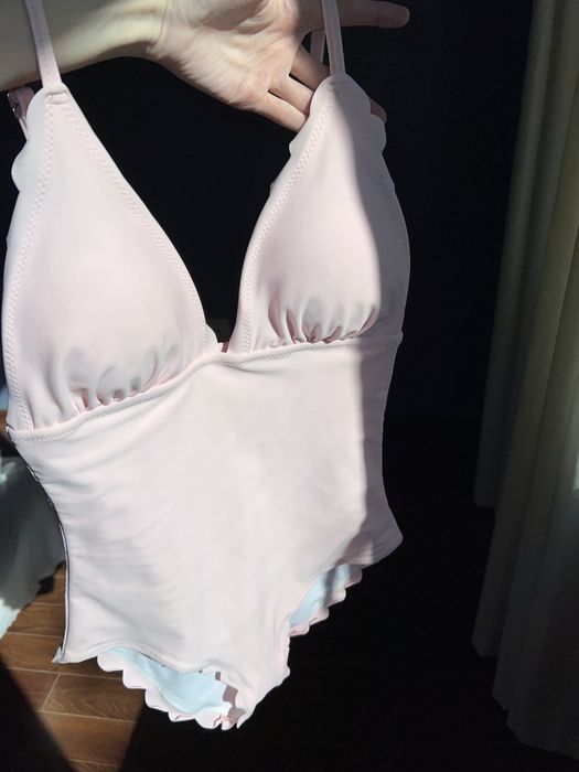 Купальник женский в нежно розовом цвете с фестонами по краям