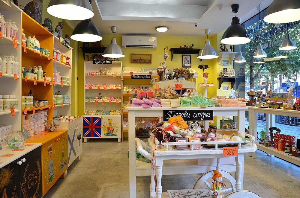 Продавам Маса и равтове