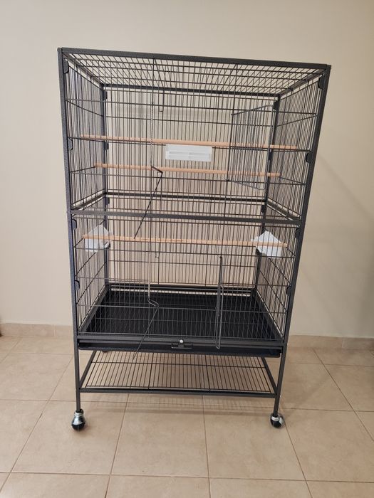 Голяма.  Клетка.