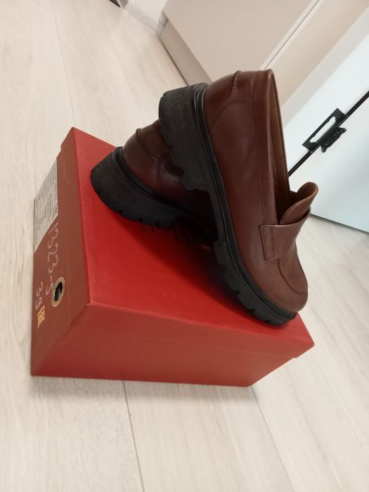 Продам новые кожаные лоферы