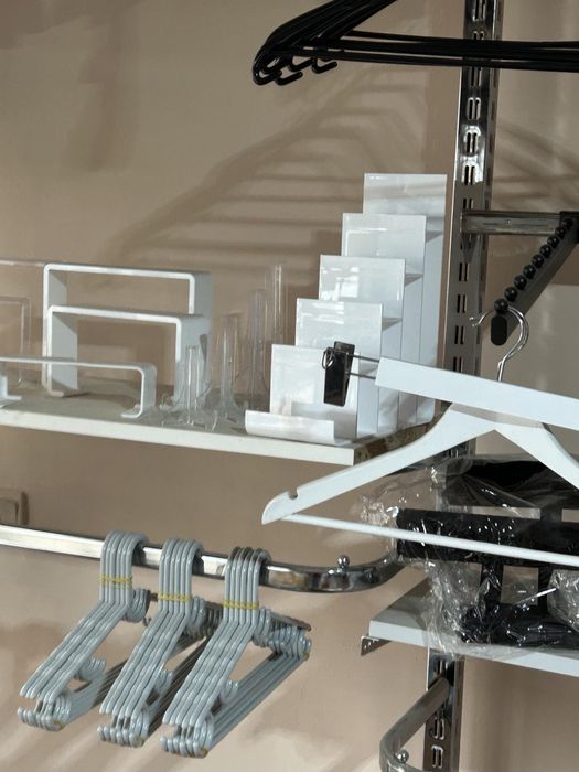 Стелаж / стойка за излагане на портфейли/