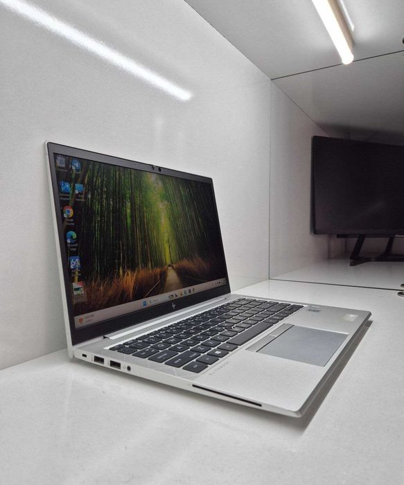 HP  Core i7 10610U  16/256gb