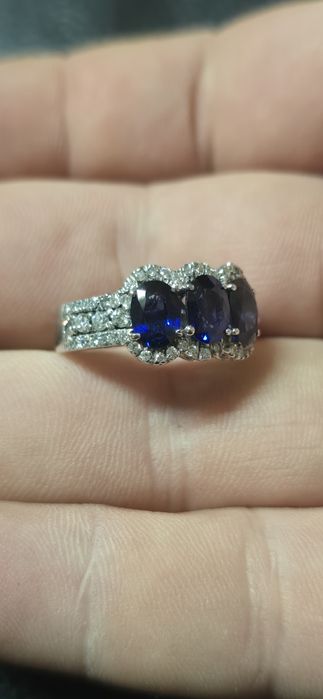 Inel 18 k safire si diamante Firmă