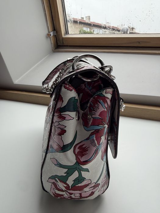 Дамска чанта Guess