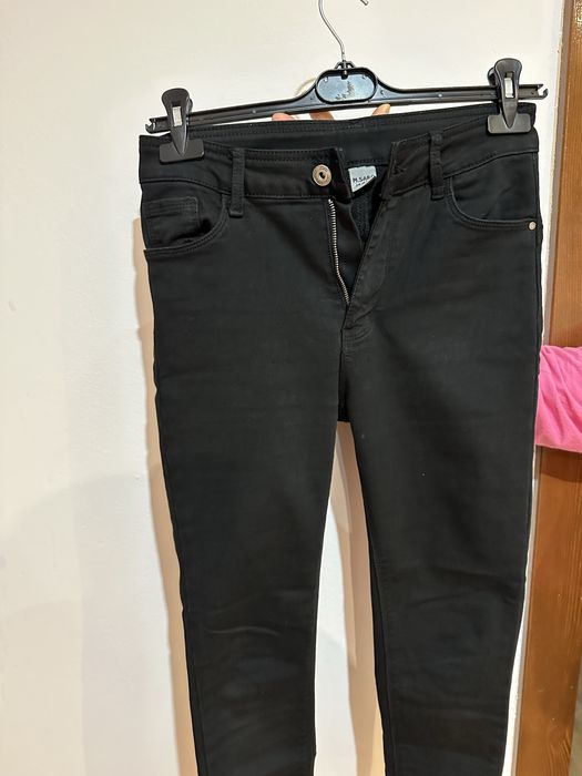 Blugi negri mai scurti