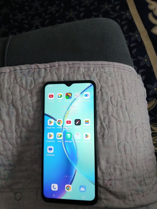 Телефог Vivo Y17s