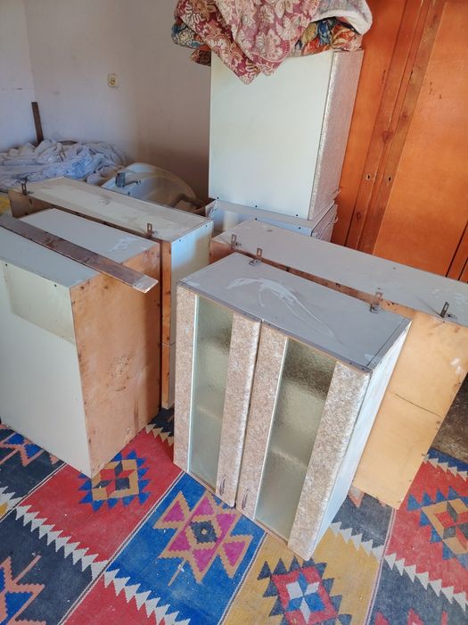 Ешик ва мебел сотилади