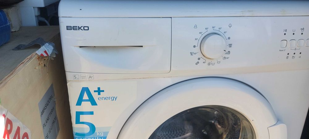 Se vinde masina de spalat  beko 5 kg perfect functionala
