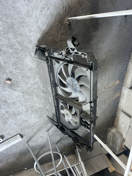 Маска с перки и радиятори за Rebault Master 2008