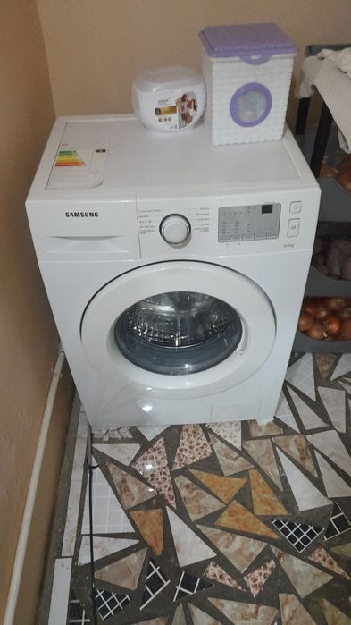 Kir moshina sotiladi